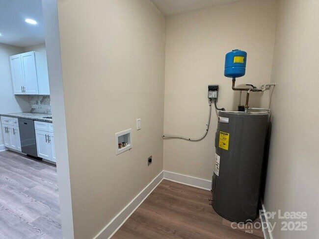 Building Photo - 19612 Oak St