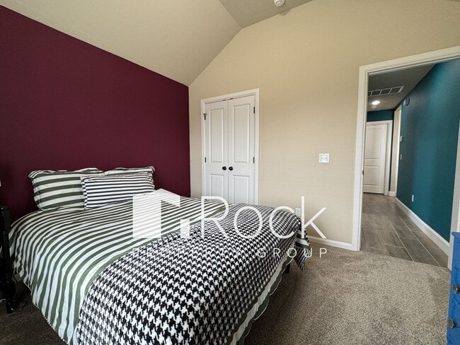 Building Photo - Beautiful 3 Bedroom Home with Study in Westmoore Area of OKC