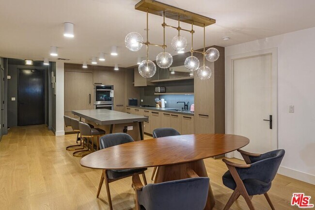 Building Photo - 10777 Wilshire Blvd