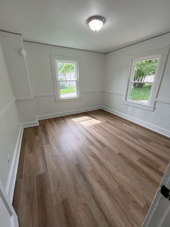 Building Photo - 2 Bedroom 1 Bath House Available to Rent f...