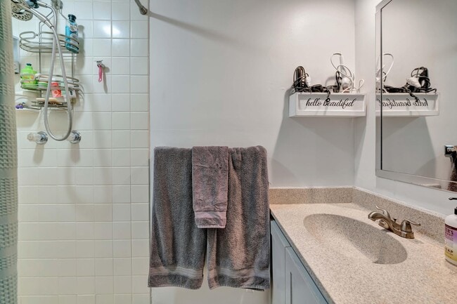 Building Photo - 148 Heritage Way