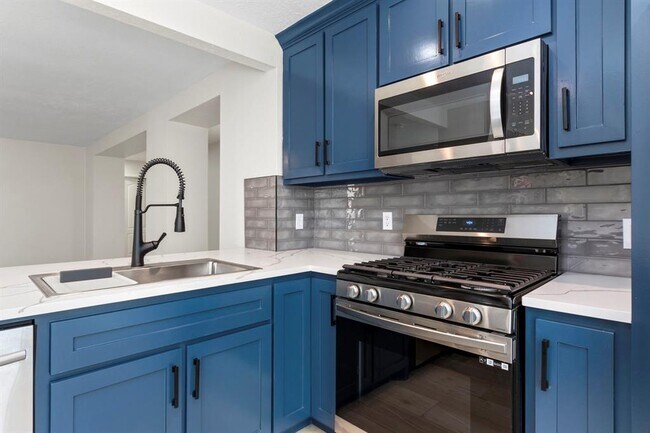 Building Photo - 1204 Gerona Blvd