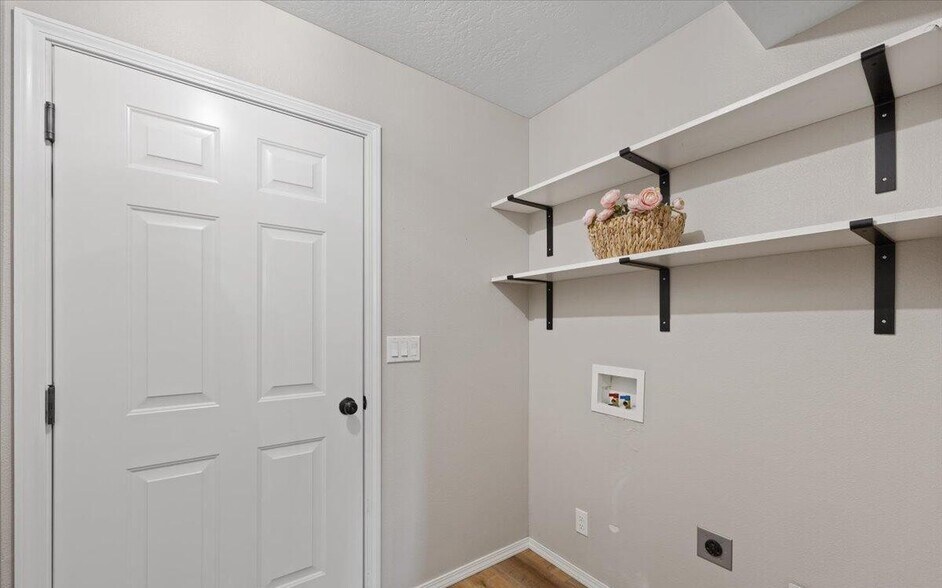 Laundry - 3040 W Dumont Dr