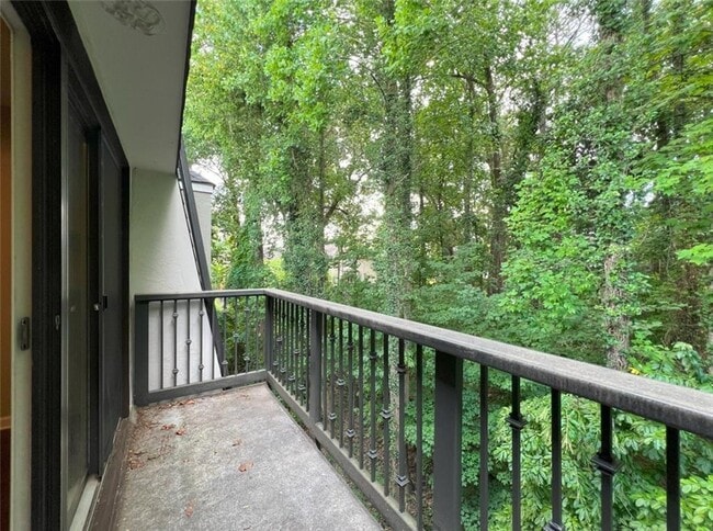 Building Photo - 3312 Pine Heights Dr NE