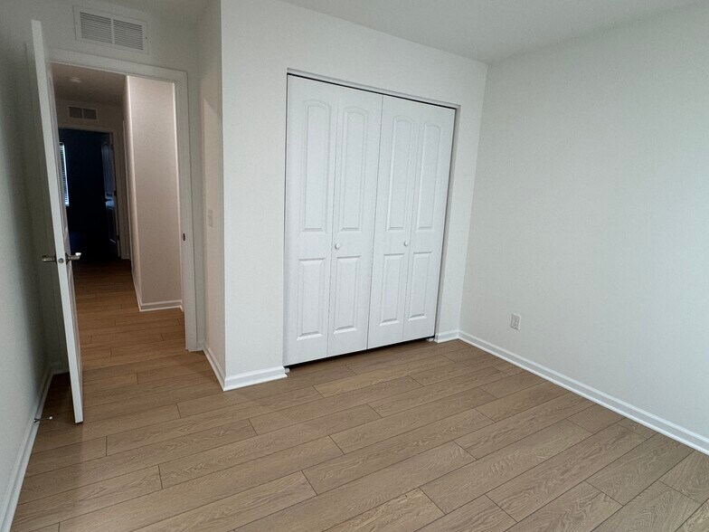 Building Photo - 5894 Butterfield Ct