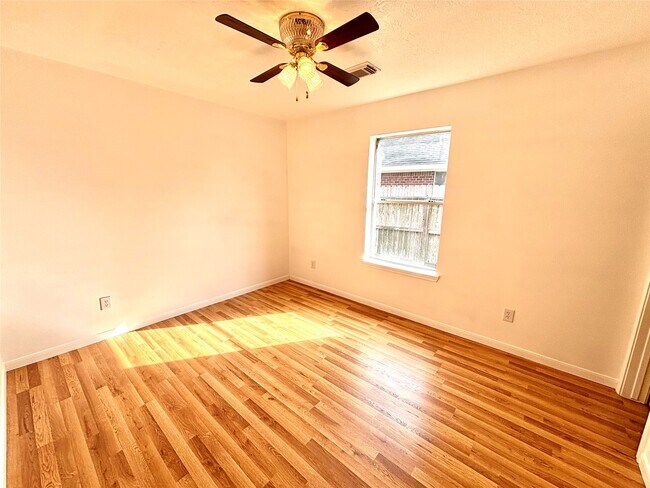 Building Photo - 2118 Westminister Rd