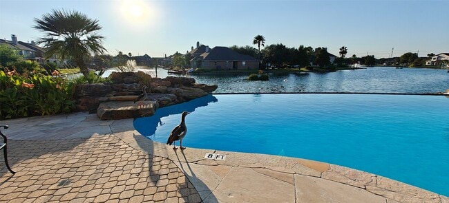 Building Photo - 10203 Ripple Lake Dr