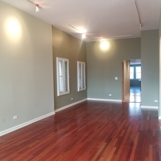 Building Photo - 2030 N Clifton Ave