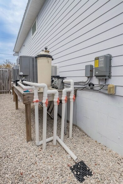 Building Photo - 6832 Middleton Ave