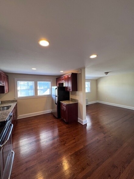 Kitchen - 786 Farmington Ave