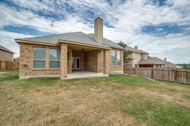 Building Photo - GORGEOUS 4-BEDROOM IN BELTERRA