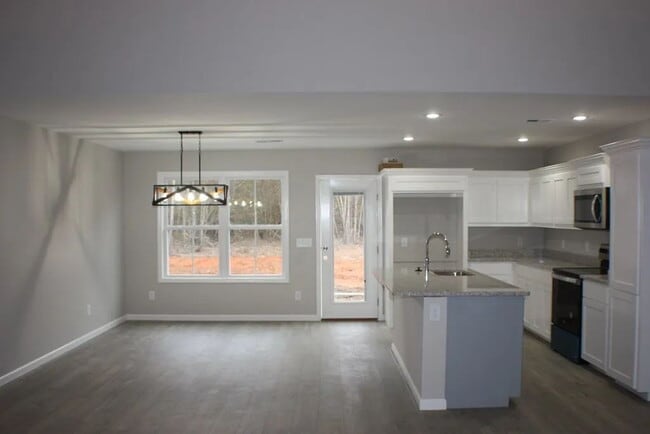 Building Photo - Available end of February!