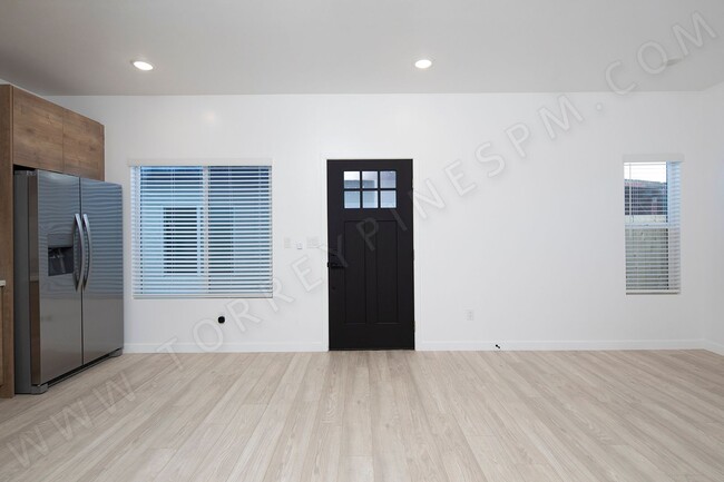 Building Photo - *OPEN HOUSE: 5/3 1:30-4:00PM* 2 Br in Clai...
