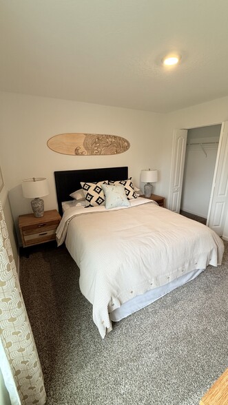 Picture of model home - 16 Summerwood Rd S