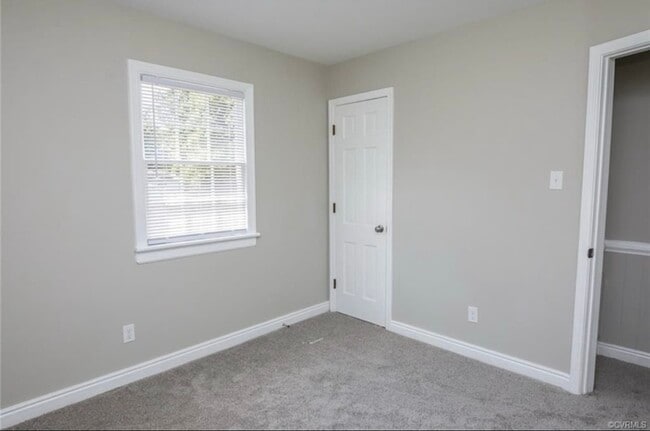 Building Photo - 10210 Hollyberry Dr