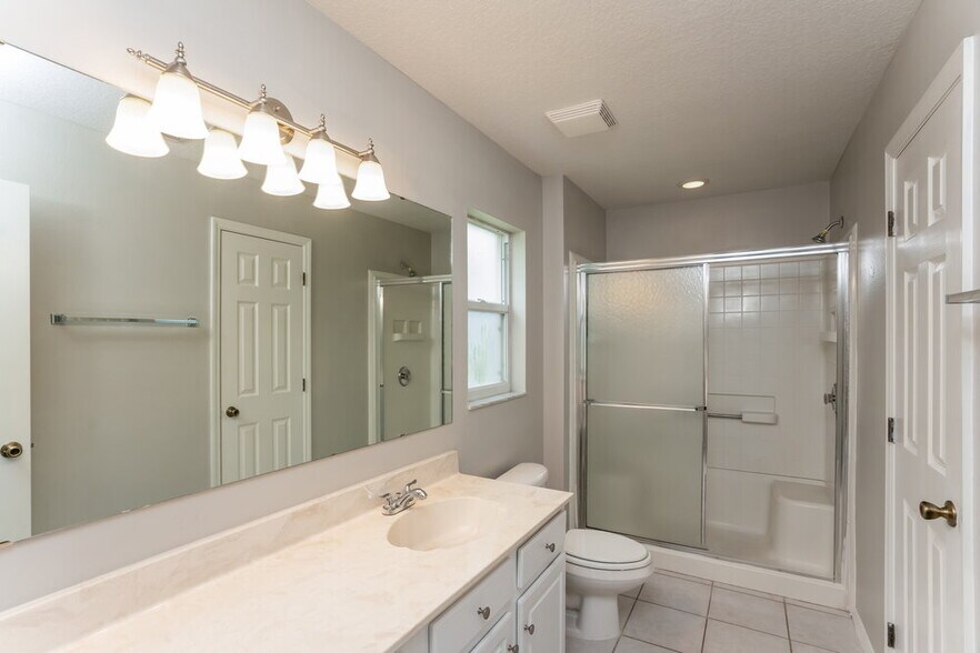 Building Photo - 4040 Kingsfield Dr