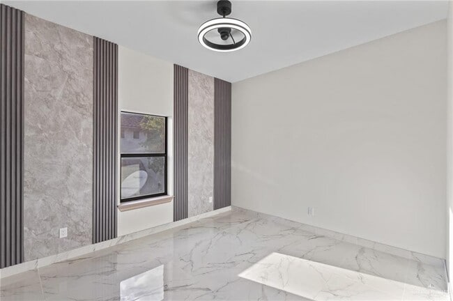 Building Photo - 24 S 5th St