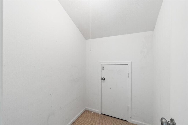 Building Photo - 2611 Quarry Hill Rd