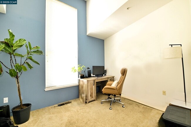 Building Photo - 45 Iron Horse Ln