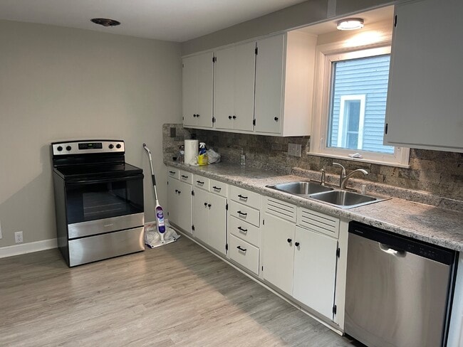 Building Photo - 813 Lincoln St