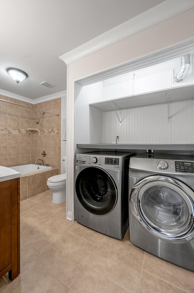 Building Photo - 500 Laketower Dr