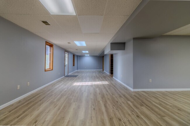 Building Photo - Bright, Beautiful, and Effortlessly Move-In Ready