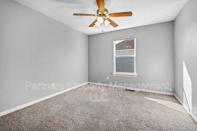 Building Photo - 4090 W Santa Maria Ln