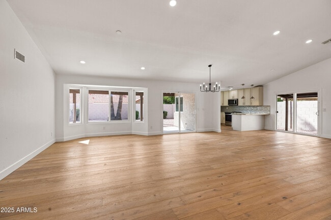Building Photo - 9009 E Sahuaro Dr