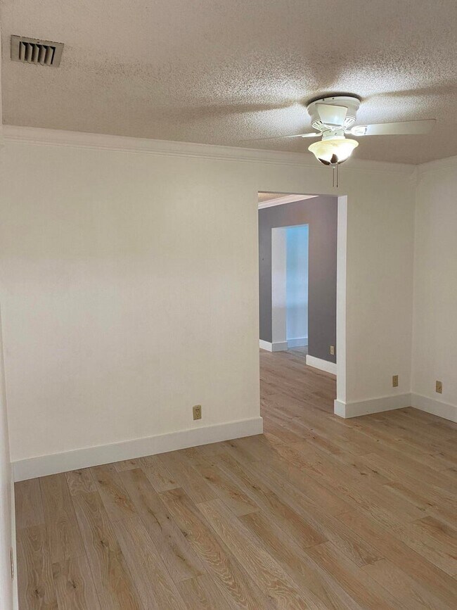 Building Photo - 2631 SW 4th St