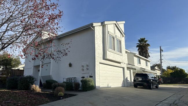 View of building from street - 1344 Daniel Ct