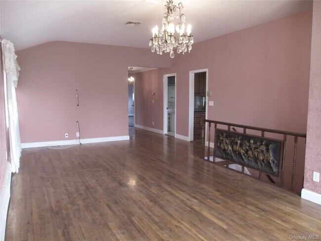 Building Photo - 429 E Park Ave