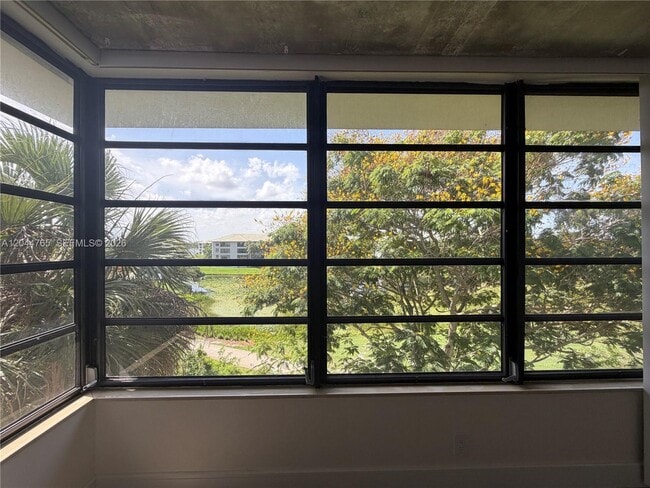 Building Photo - 1705 Whitehall Dr