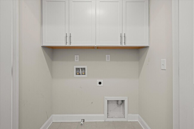 Building Photo - 545 Mirrormont Dr