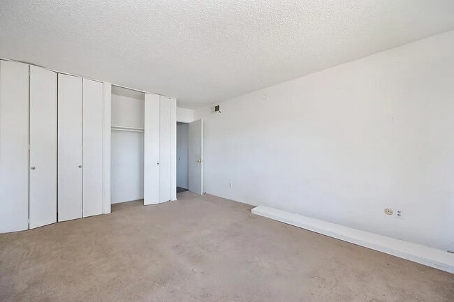 Building Photo - 2645-2649 S Whitney Blvd