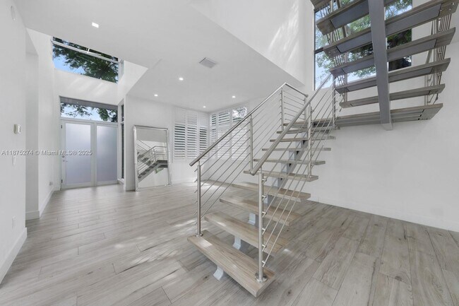 Building Photo - 5720 SW 24th St