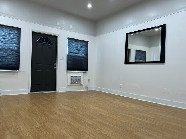 Building Photo - Hollywood Multifamily