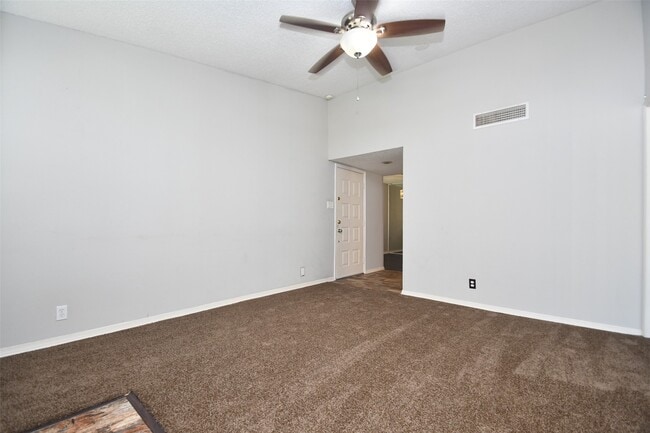 Building Photo - 700 Thicket Ln