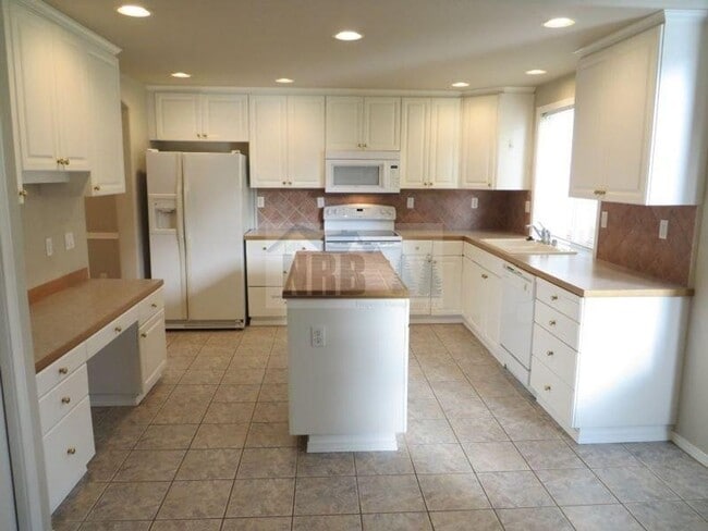 Building Photo - Enchanting, Elegant and Immaculate Home in...