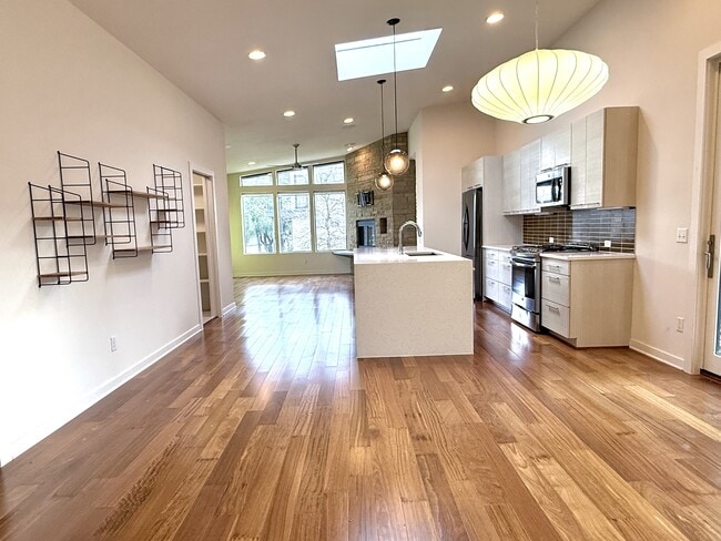 Building Photo - 416 Starlight Vlg Lp