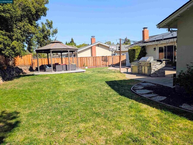 Building Photo - 24 Barcelona Ct