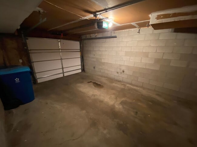 Building Photo - New Renovated 2br/1ba Townhome in Apple Va...