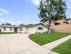 Building Photo - Single-Story 3 Bedroom Home with Pool in Camarillo