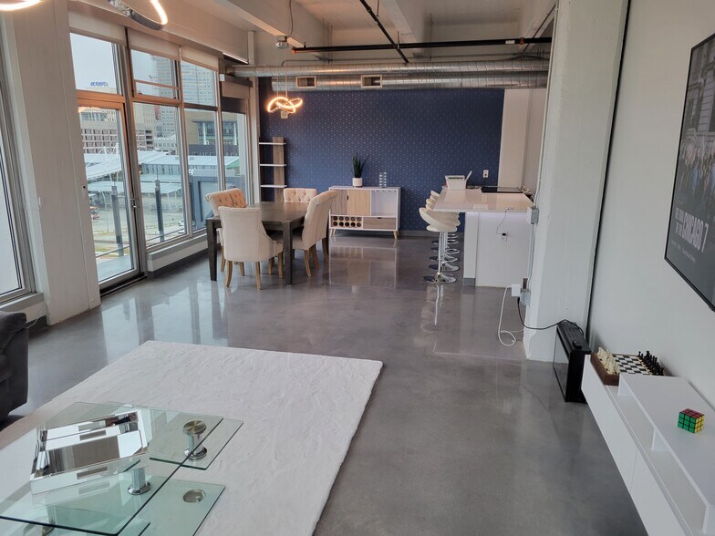 Building Photo - 120 SW 5th St