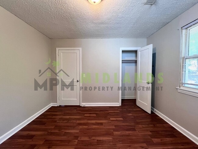 Building Photo - 4921 Dale Dr