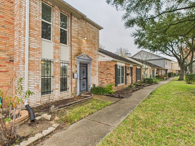 Building Photo - 6416 Bankside Dr