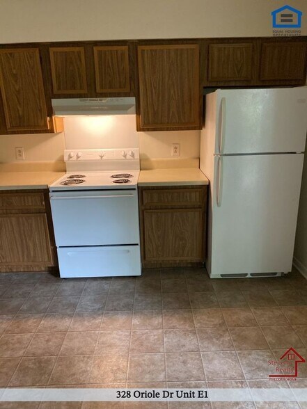 Building Photo - 328 Oriole Dr