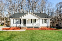 Building Photo - 207 Pinonwood Dr