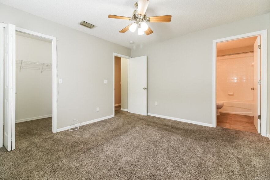 Building Photo - 7131 Waterside Dr