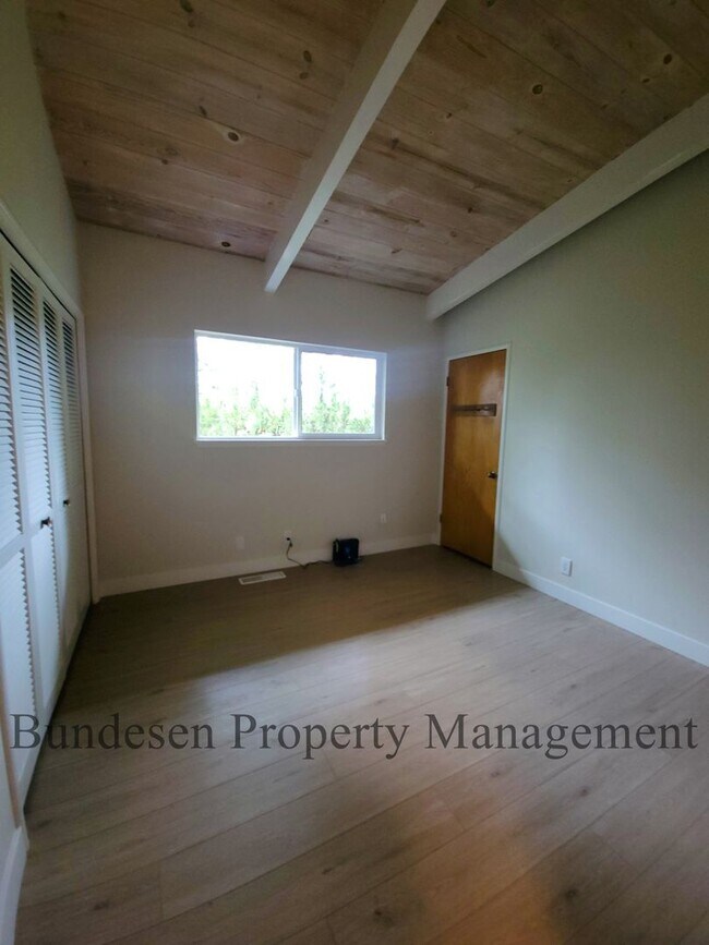 Building Photo - Serene and tranquil living