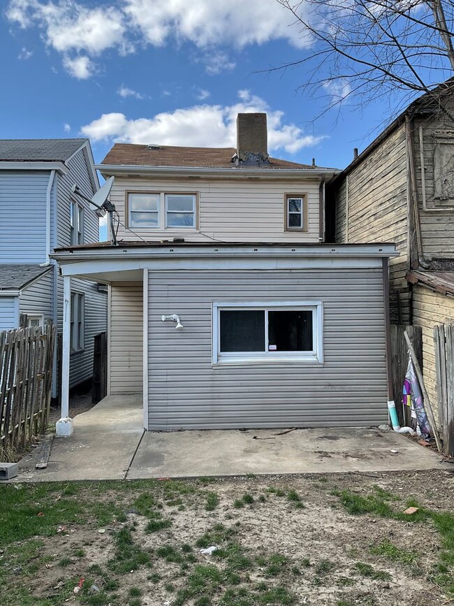 Building Photo - Charming 3-Bedroom 1 bath rental home in H...